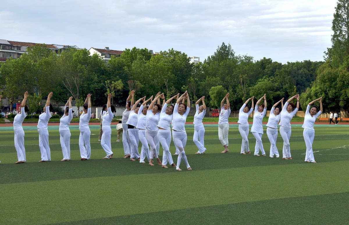 瑜伽功集体操练