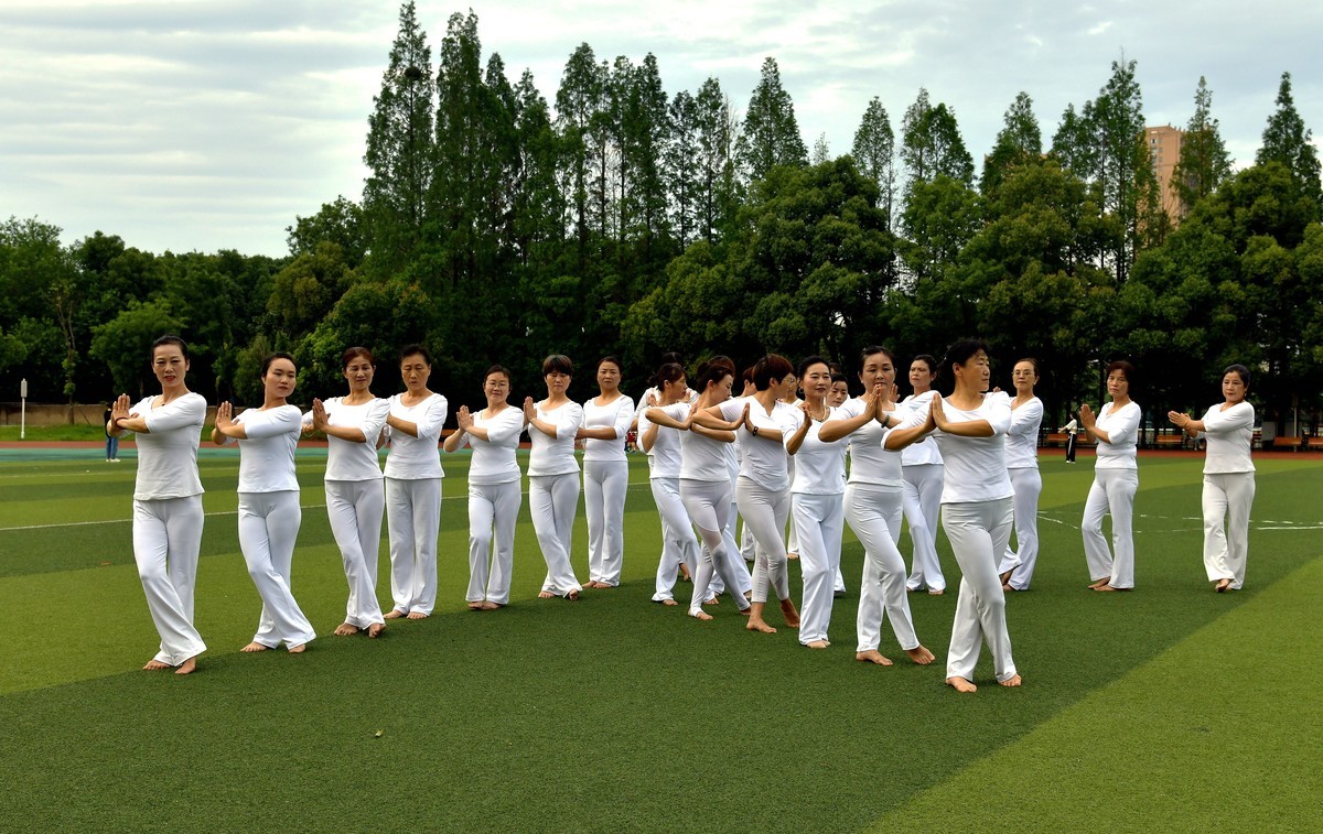 瑜伽功集体操练