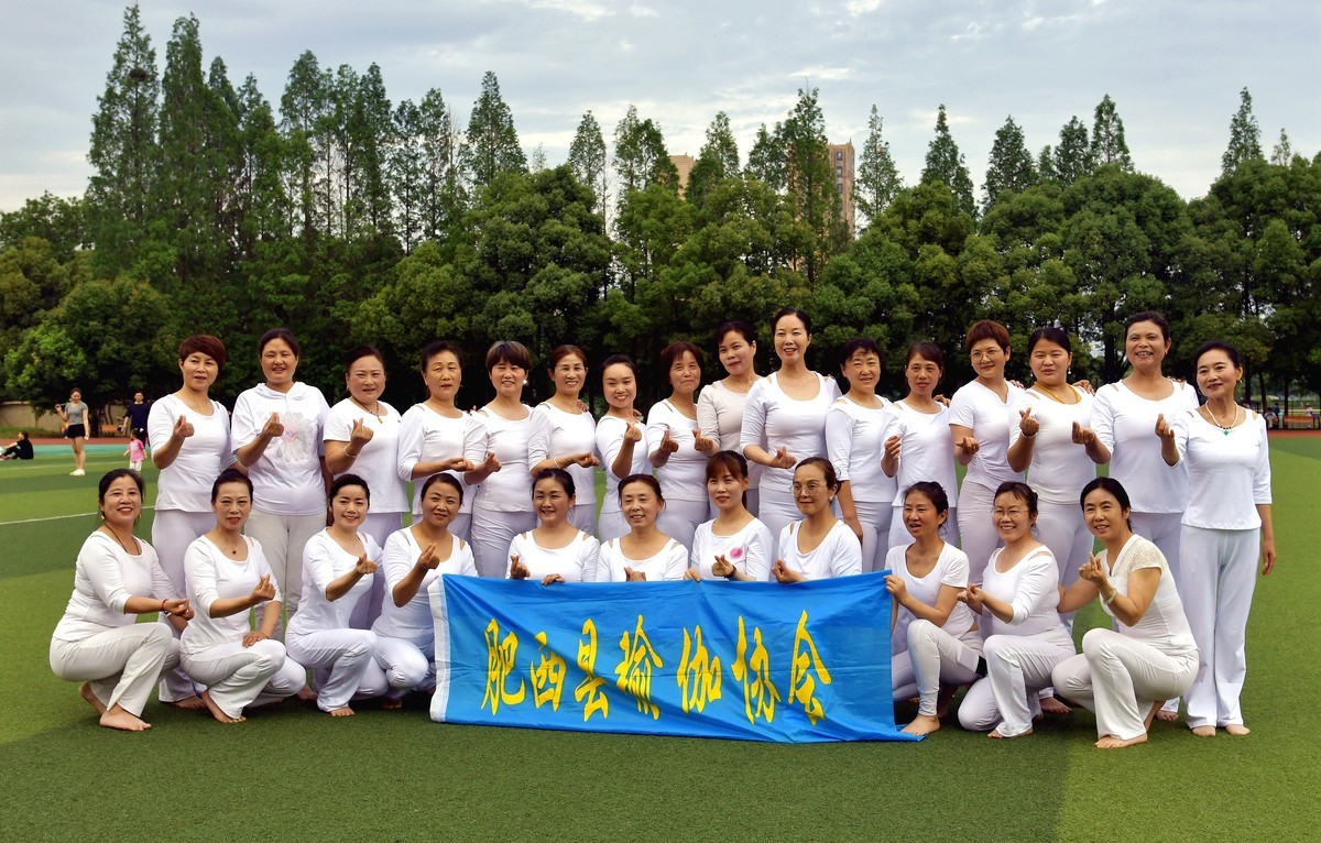 瑜伽功集体操练