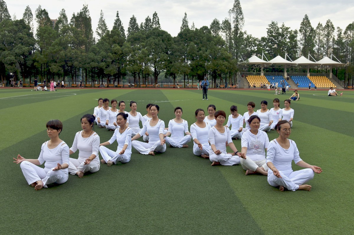 瑜伽功集体操练