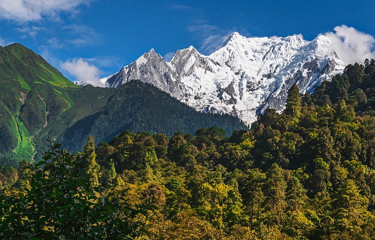 路拍---远远的看看南迦巴瓦雪峰