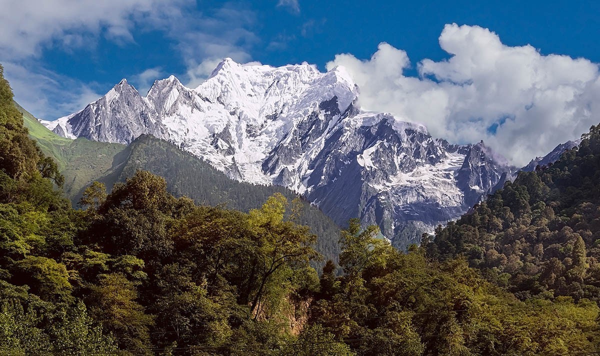 路拍---远远的看看南迦巴瓦雪峰