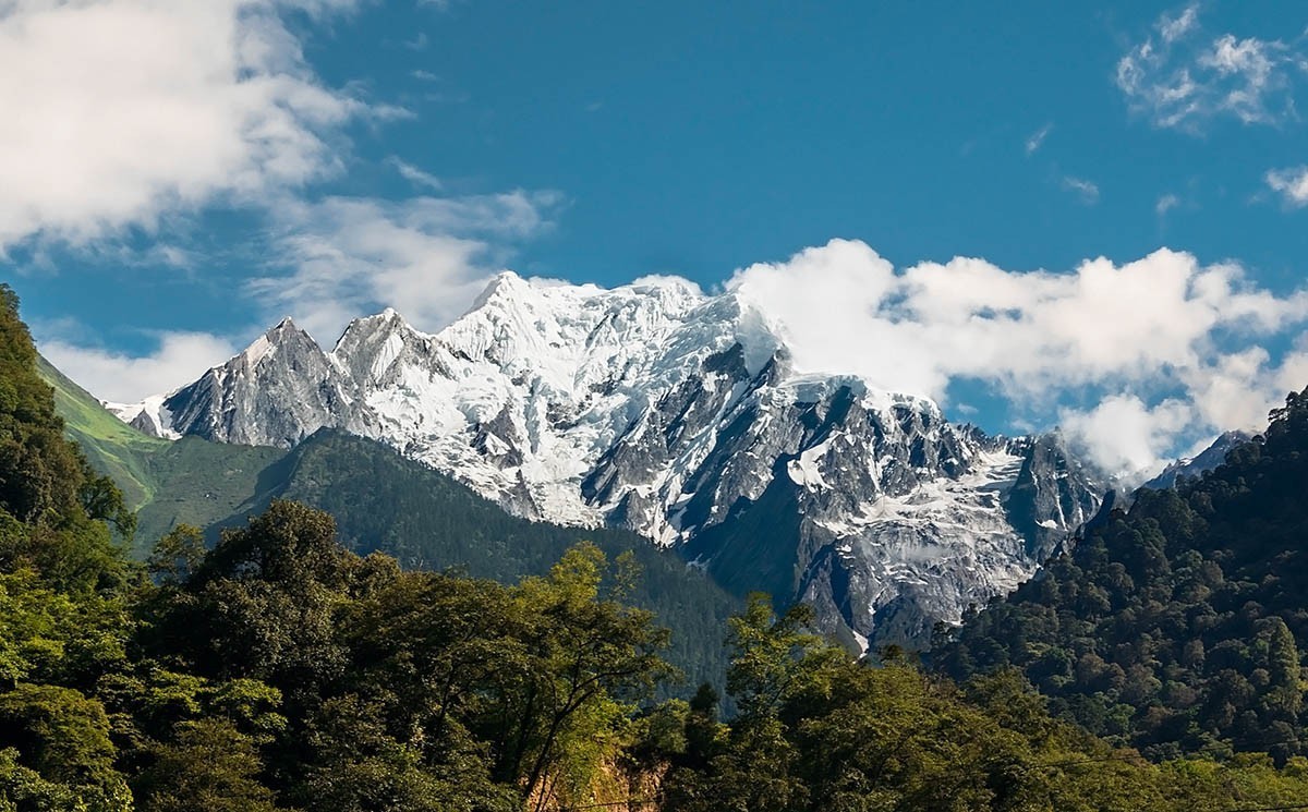 路拍---远远的看看南迦巴瓦雪峰