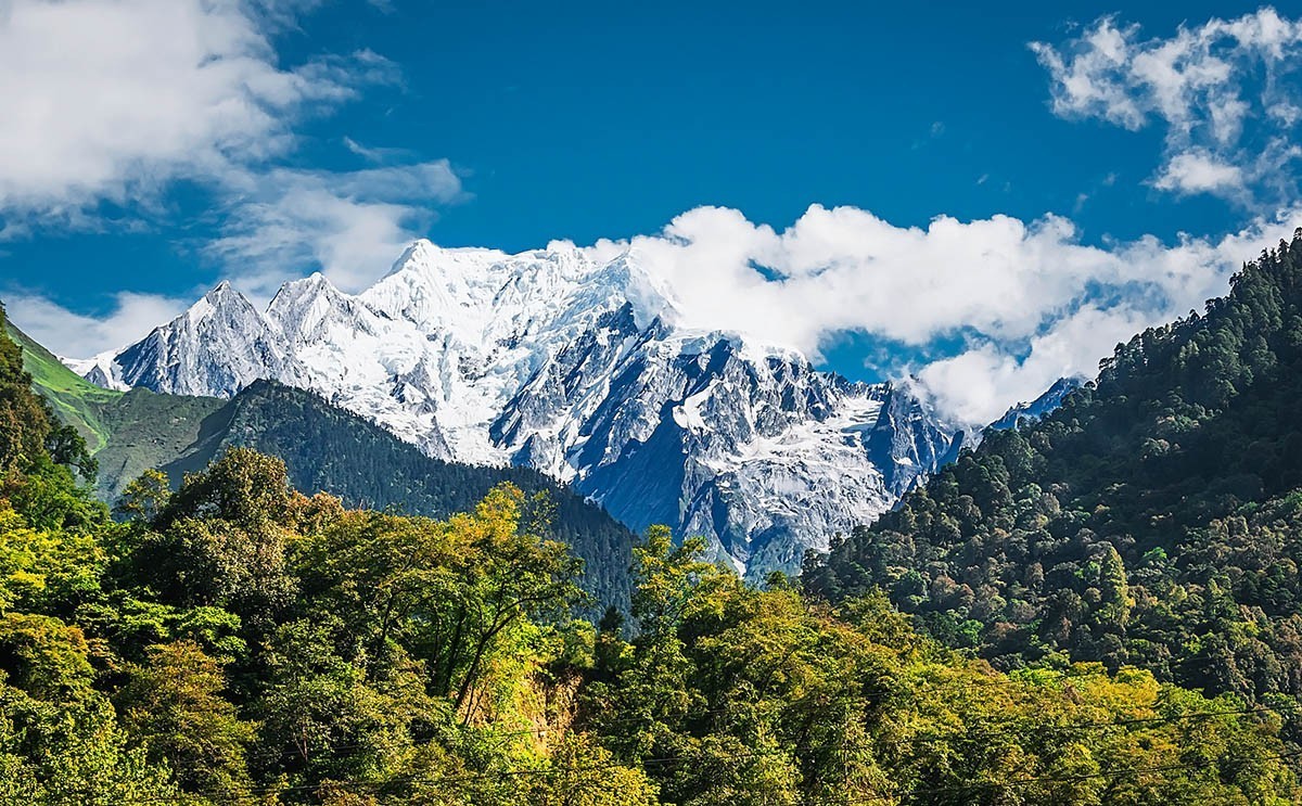 路拍---远远的看看南迦巴瓦雪峰