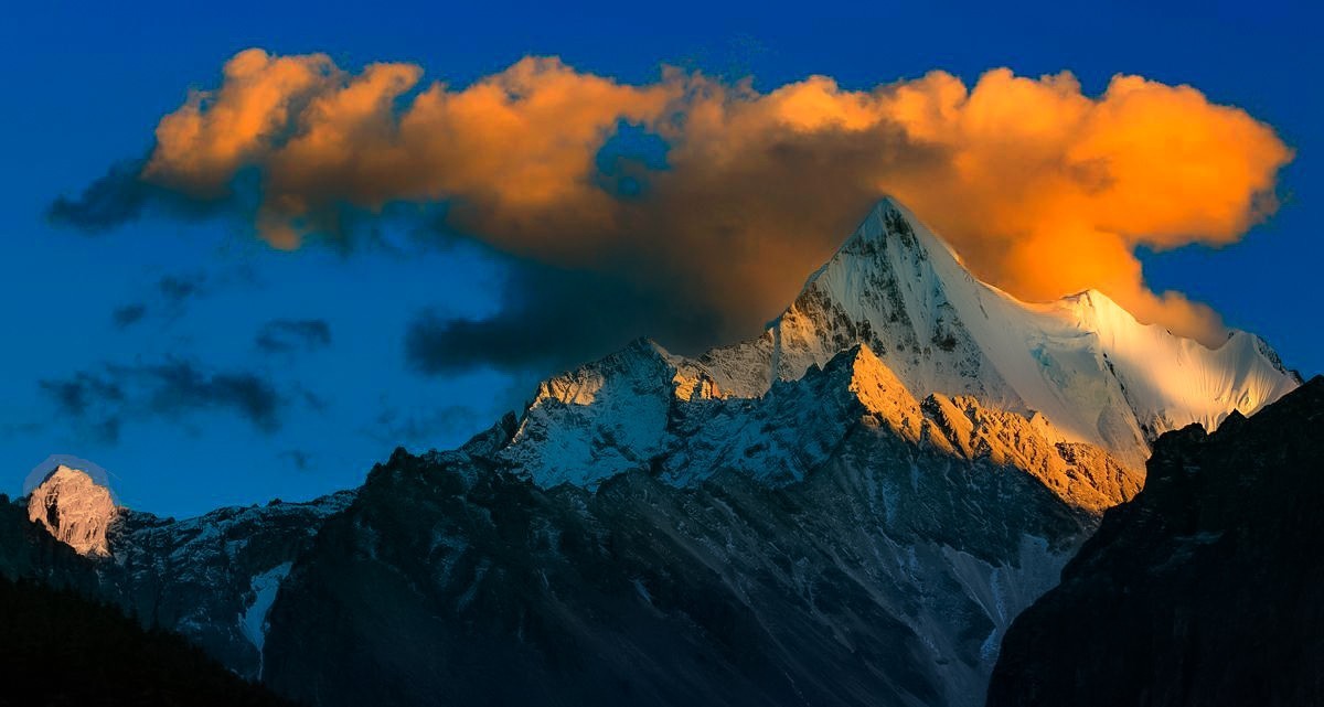 夕 照 《 夏 诺 多 吉 》