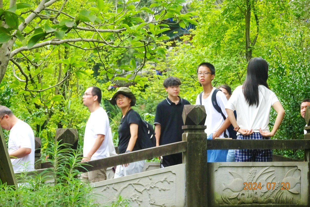 人流如织的锦里古街