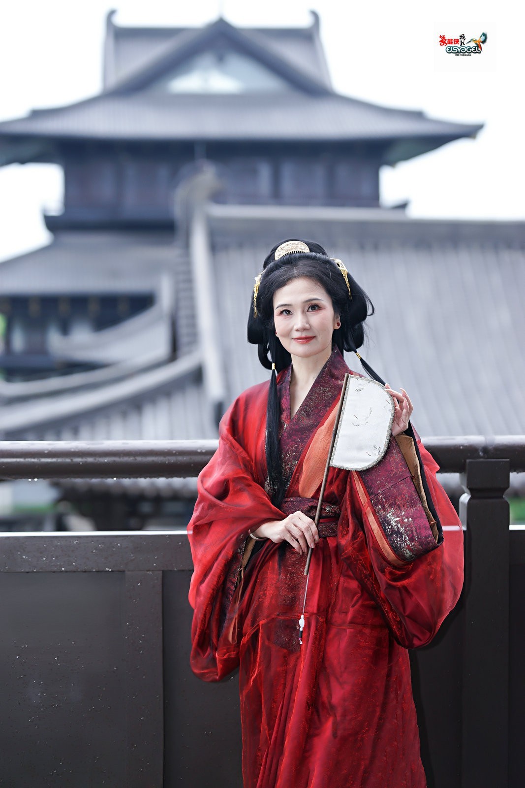 【红状丽影】---红兵