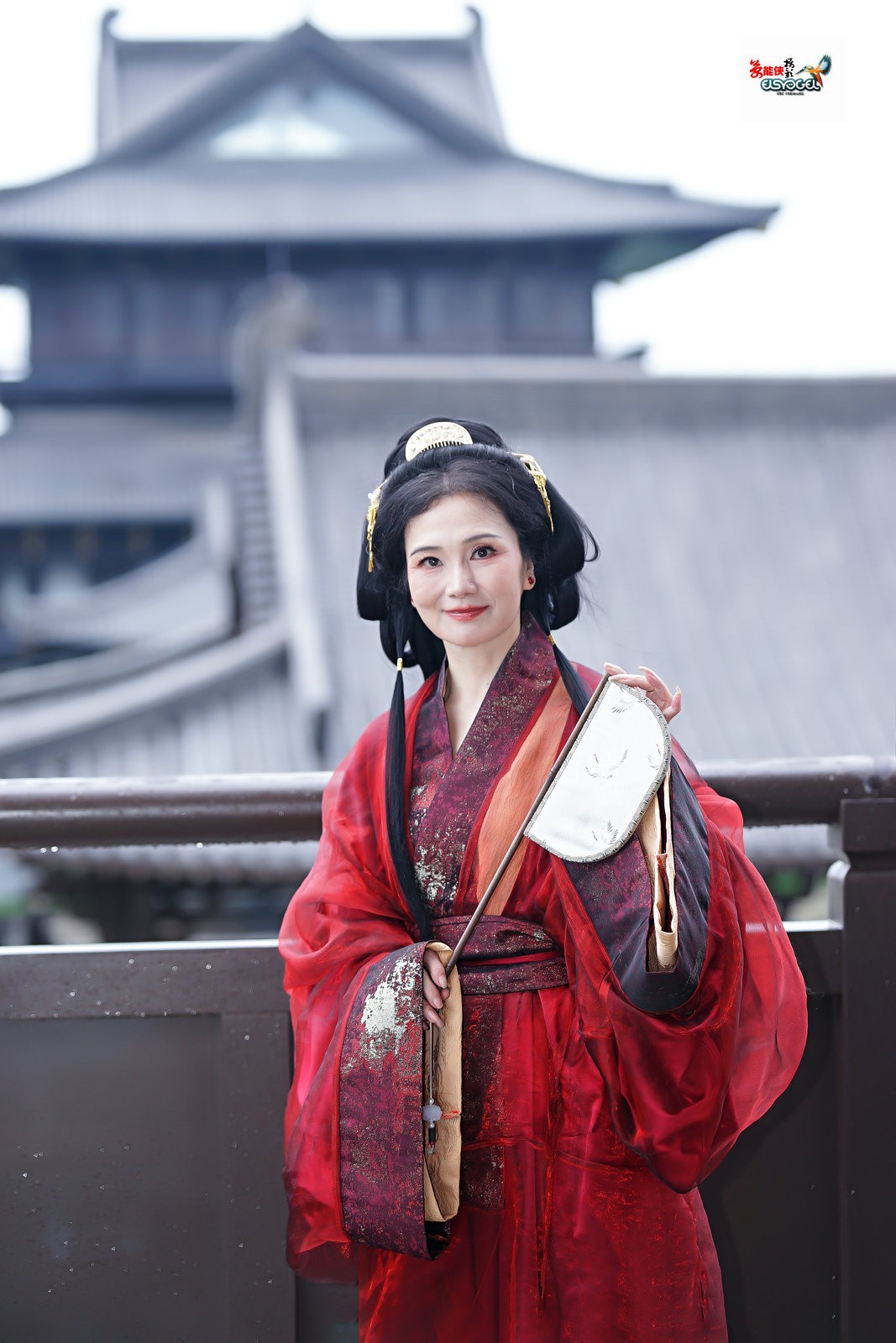 【红状丽影】---红兵