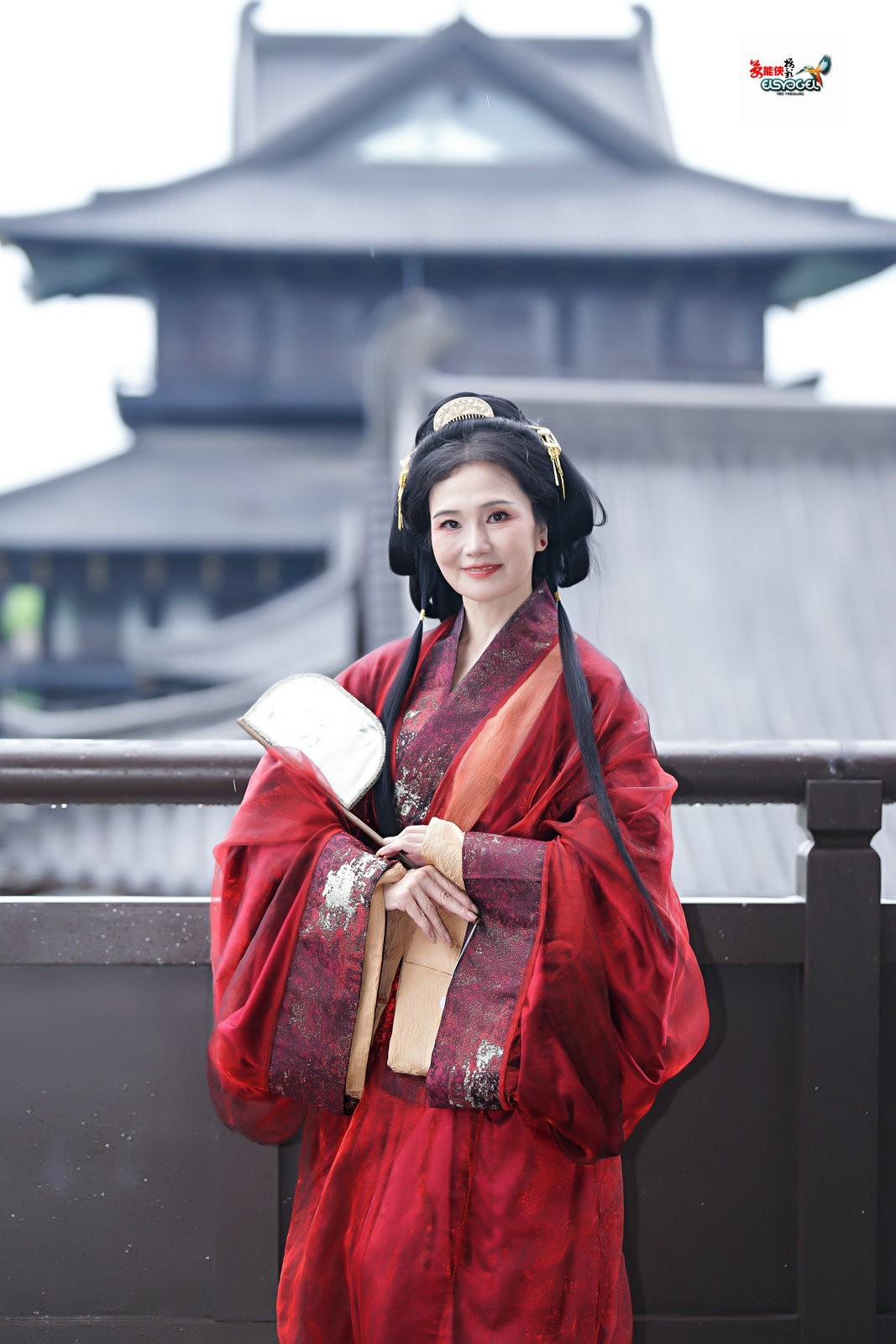 【红状丽影】---红兵