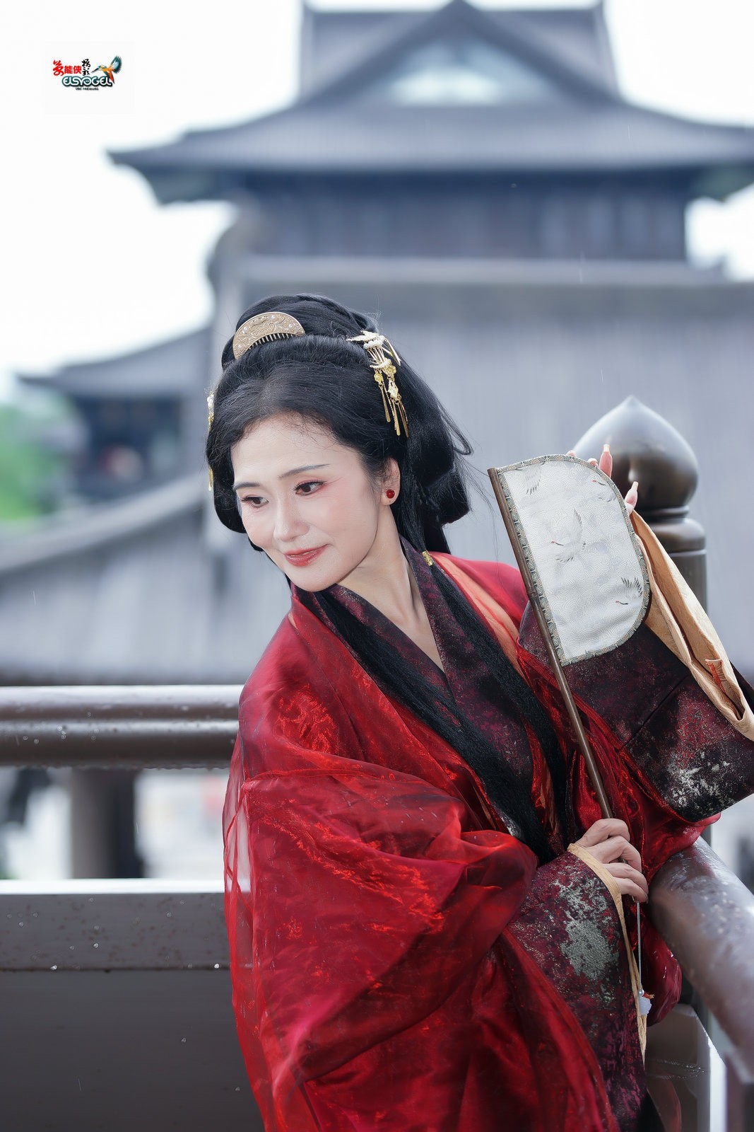 【红状丽影】---红兵