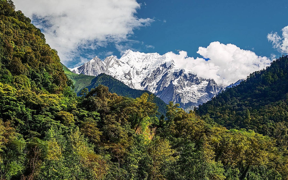 路拍---远远的看看南迦巴瓦雪峰