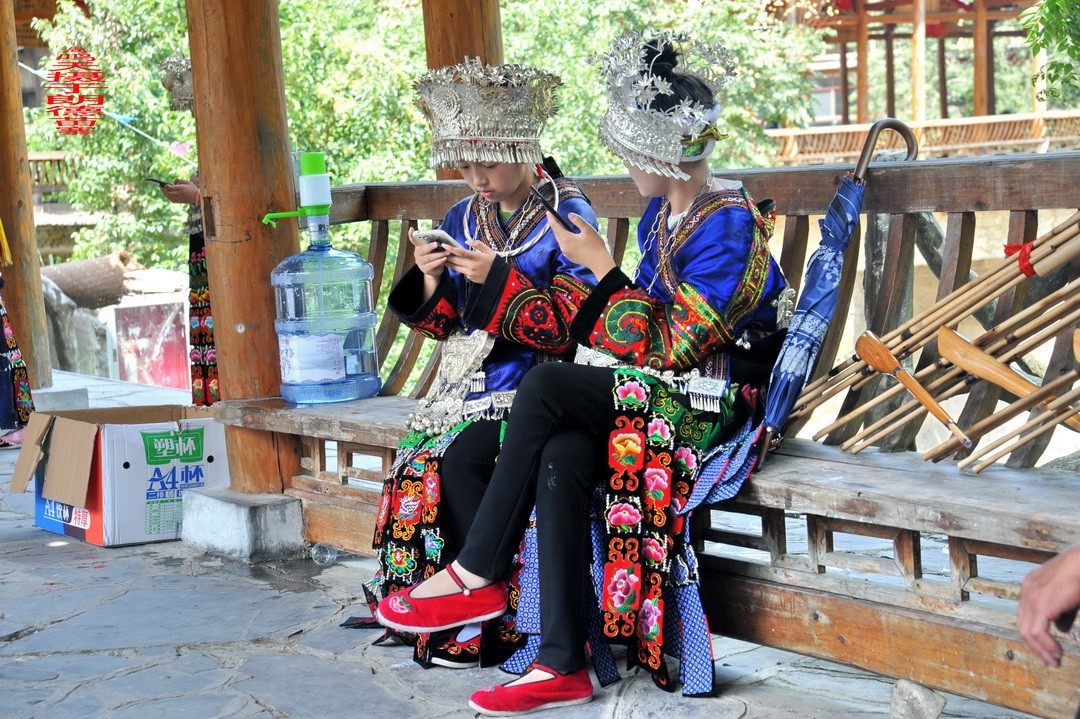 大山里的朗德苗寨一、      周鸣天