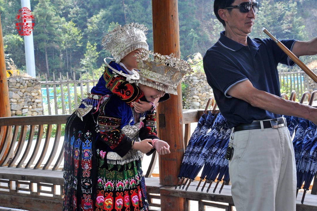 大山里的朗德苗寨一、      周鸣天