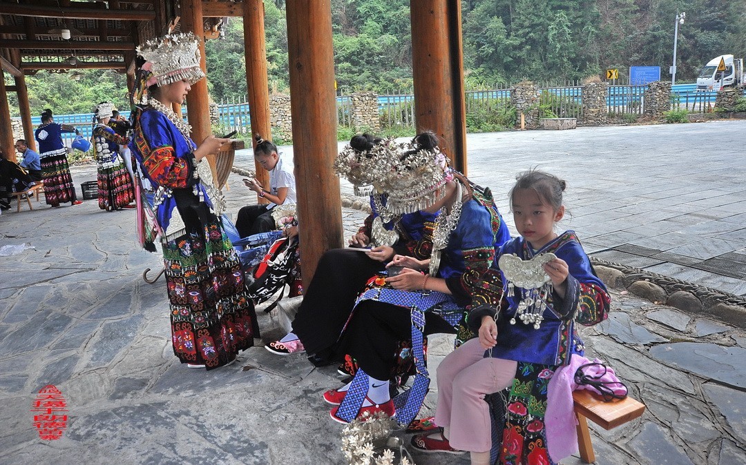 大山里的朗德苗寨一、      周鸣天