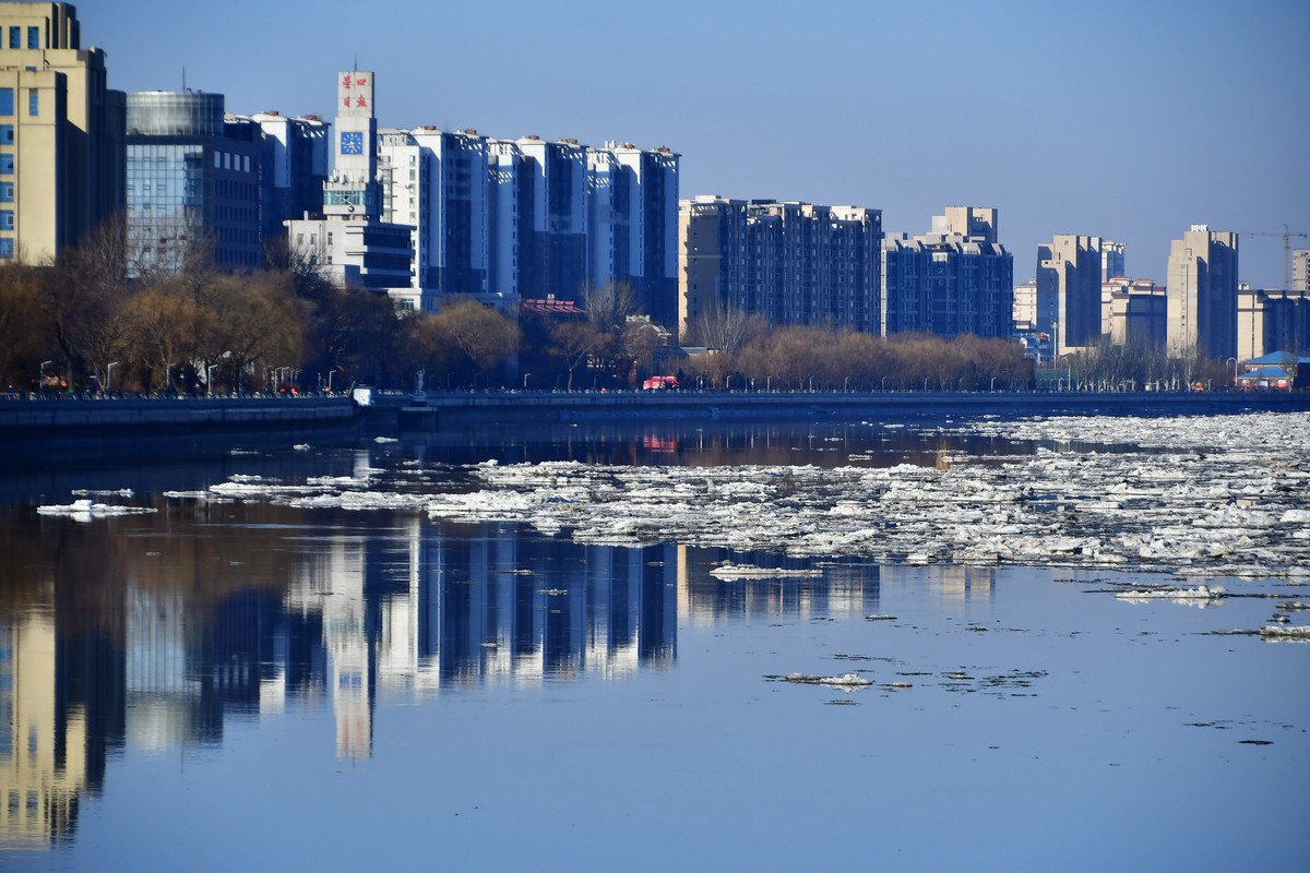 大辽河春潮涌动