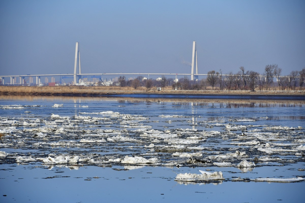 大辽河春潮涌动