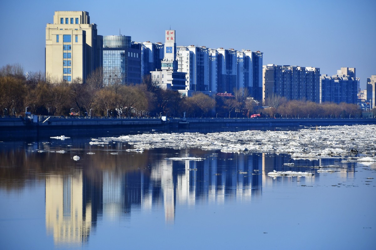 大辽河春潮涌动