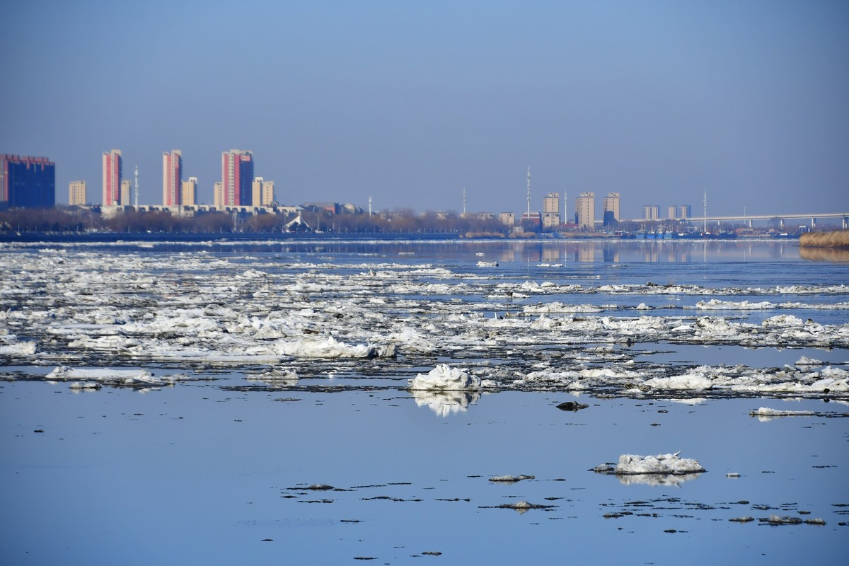 大辽河春潮涌动