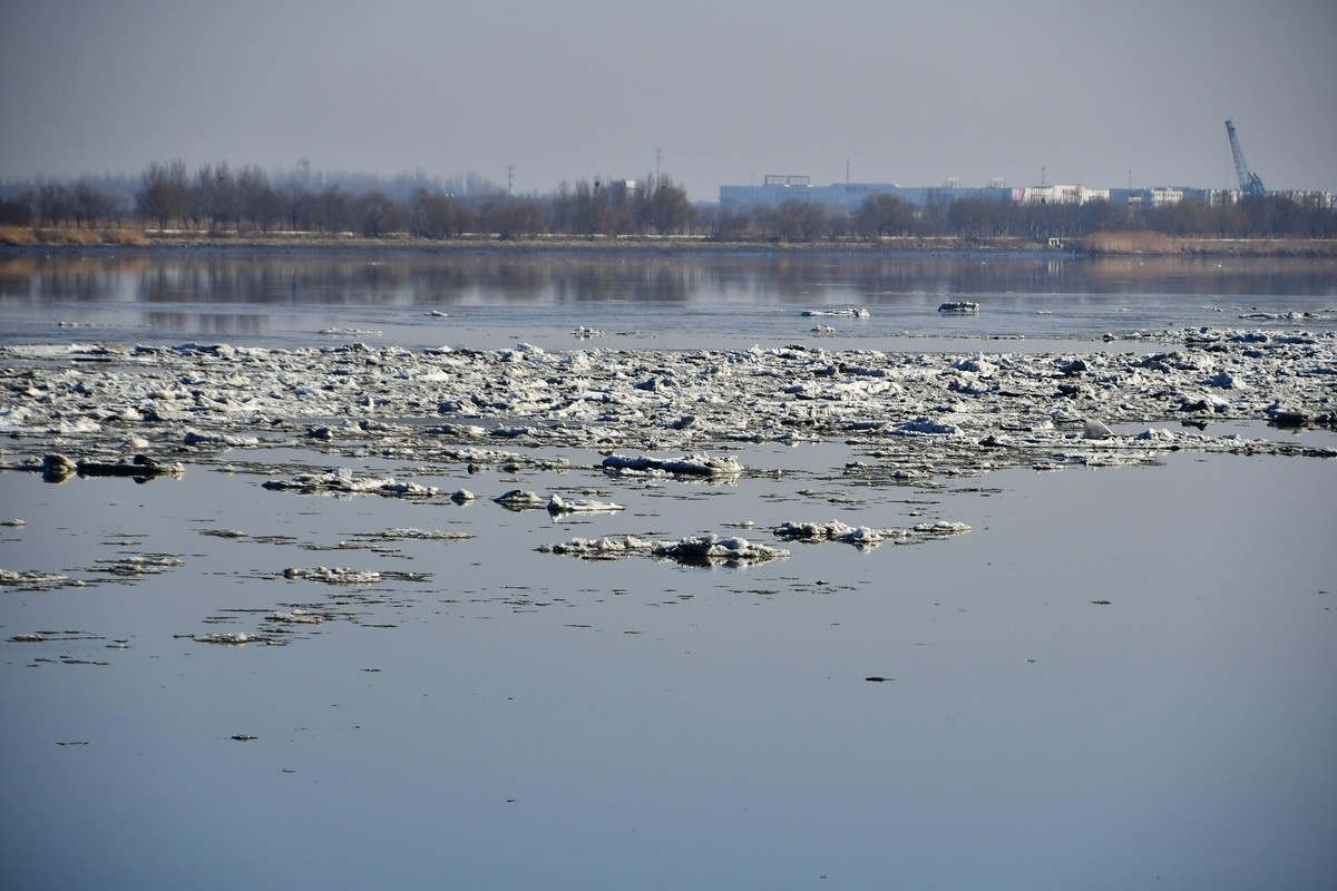 大辽河春潮涌动