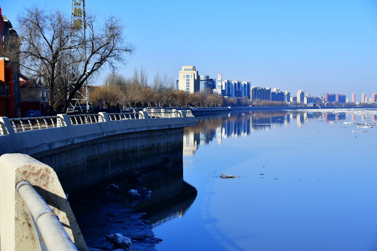 大辽河春潮涌动