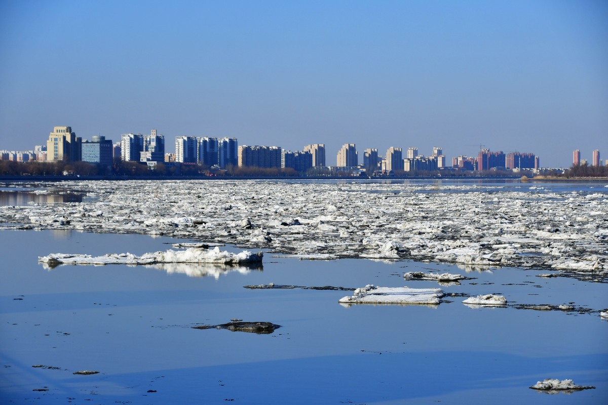 大辽河春潮涌动