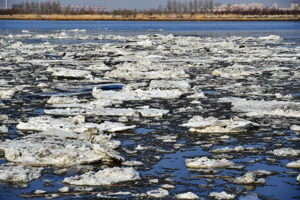 大辽河春潮涌动