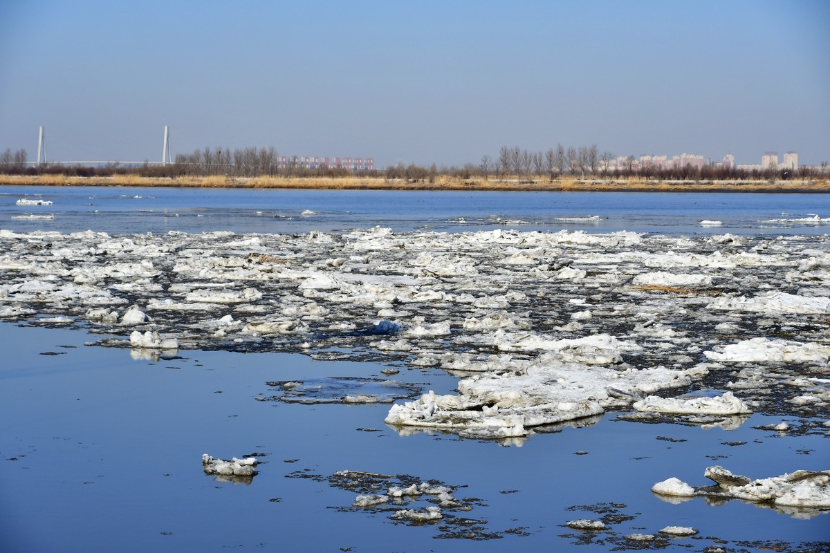 大辽河春潮涌动