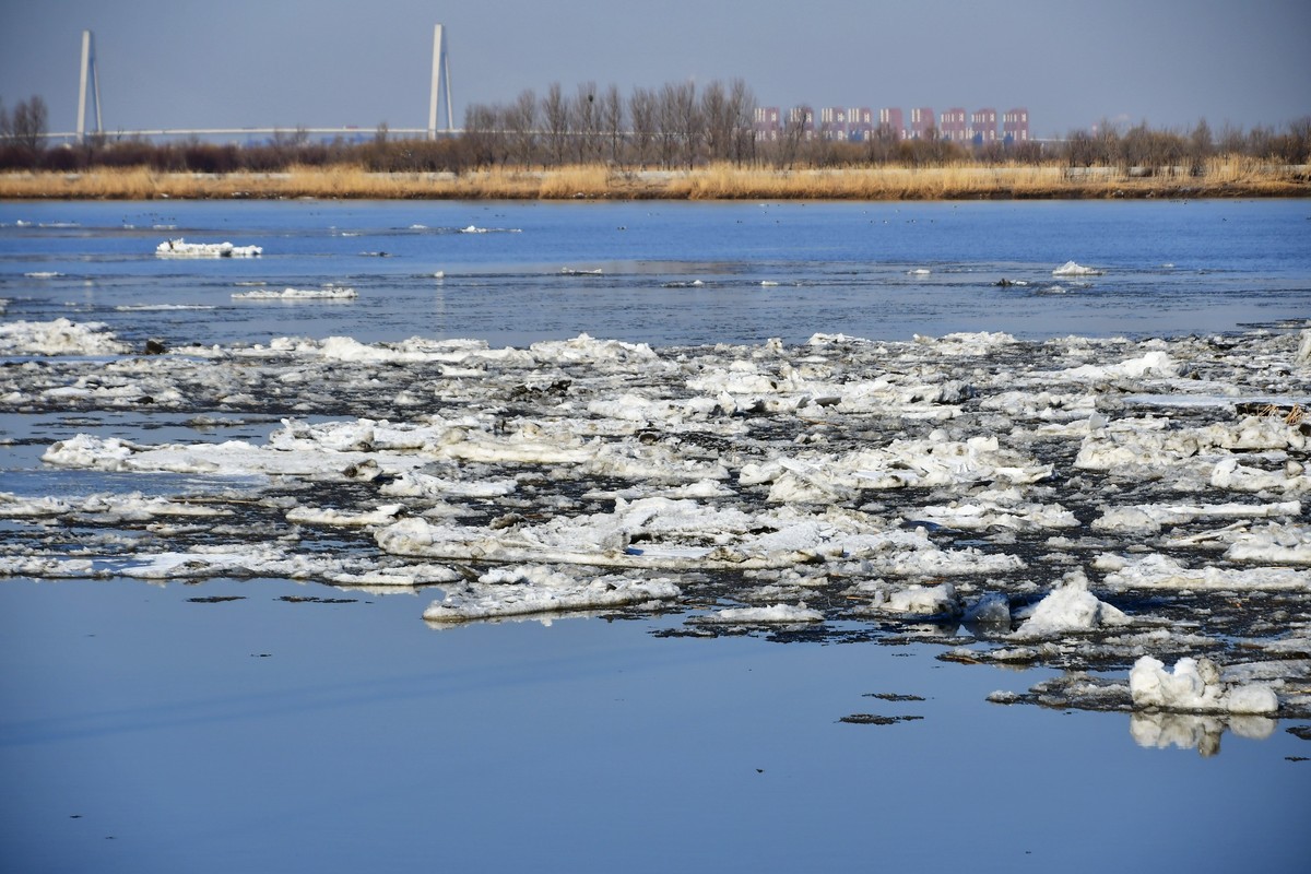 大辽河春潮涌动