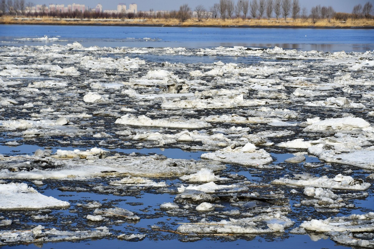 大辽河春潮涌动