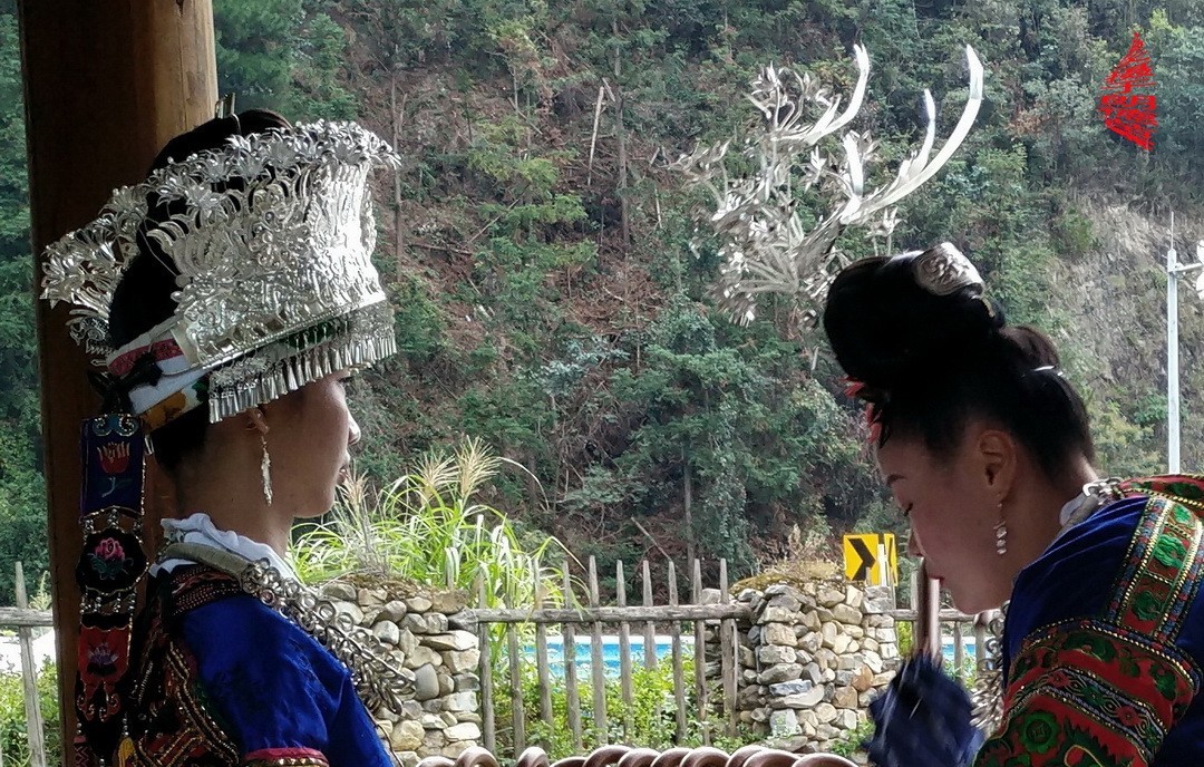 大山里的朗德苗寨一、      周鸣天