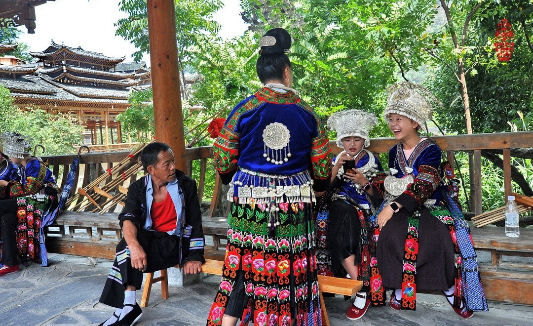 大山里的朗德苗寨一、      周鸣天