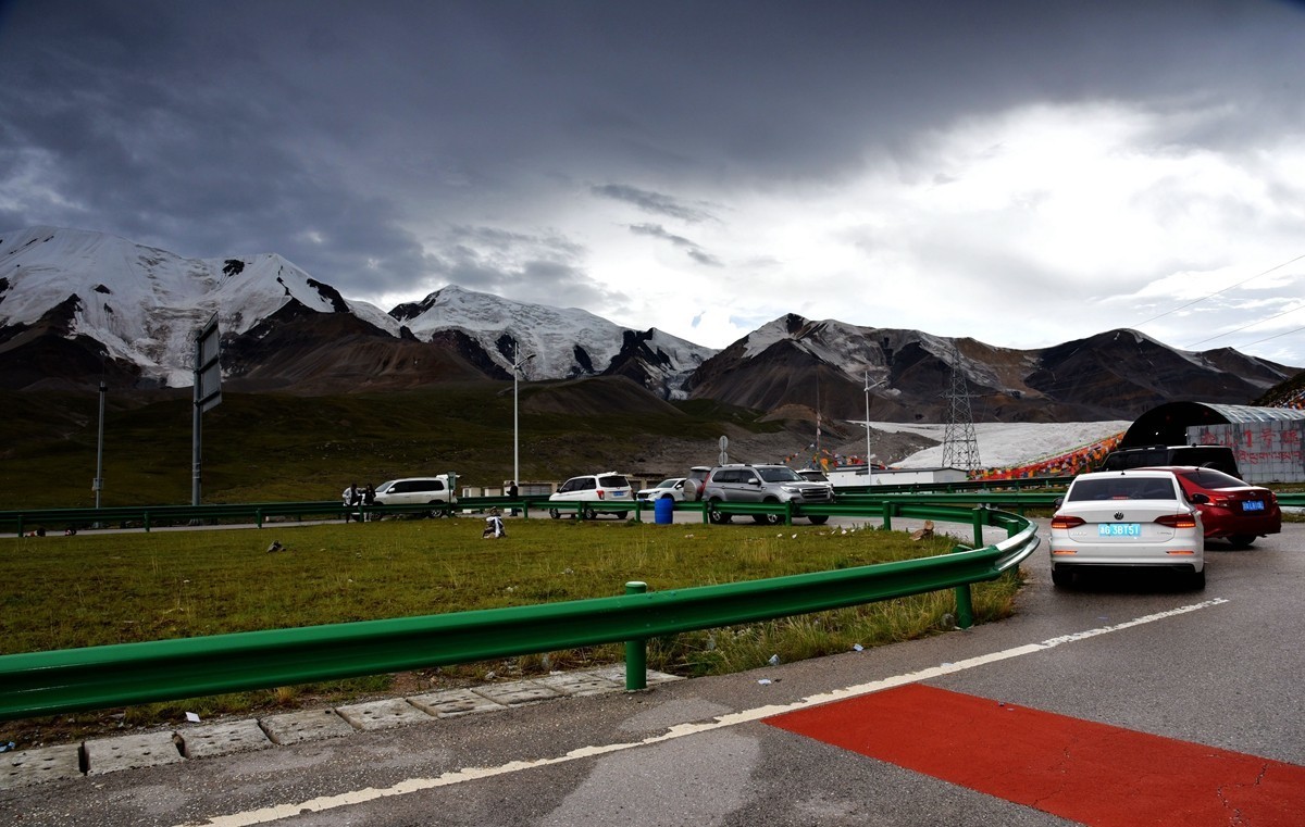 德马高速上有幸拍到了阿尼玛卿雪山【上】