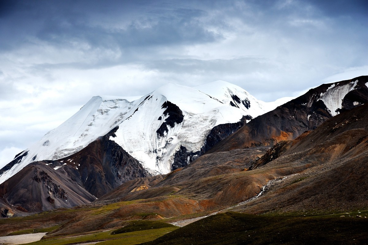 德马高速上有幸拍到了阿尼玛卿雪山【上】
