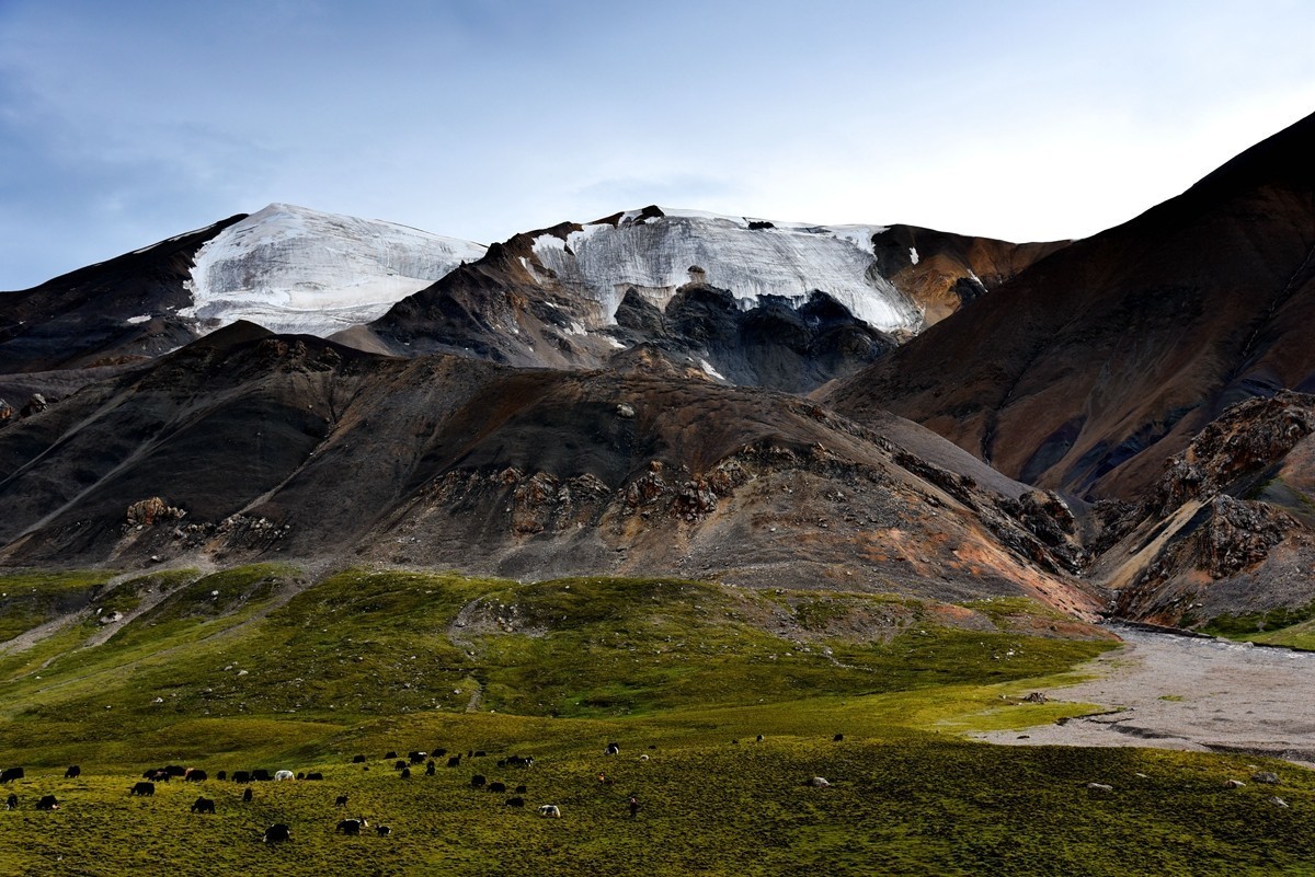 德马高速上有幸拍到了阿尼玛卿雪山【上】