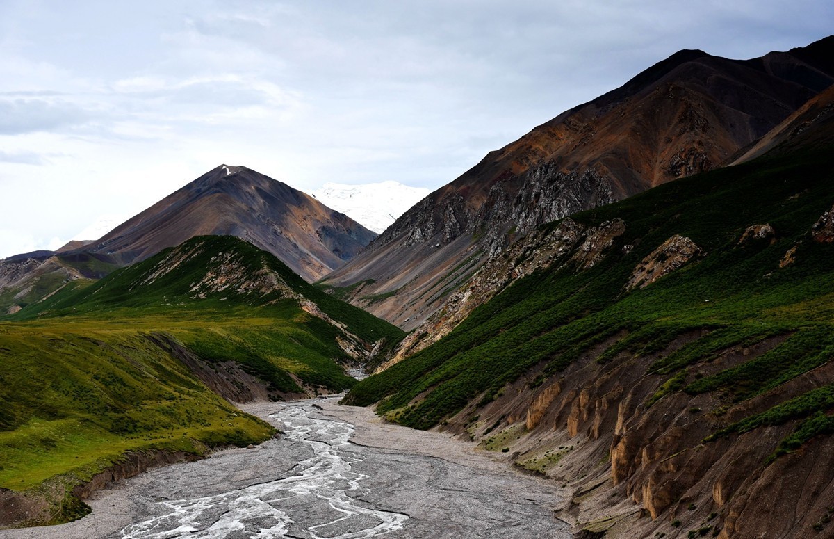 德马高速上有幸拍到了阿尼玛卿雪山【上】