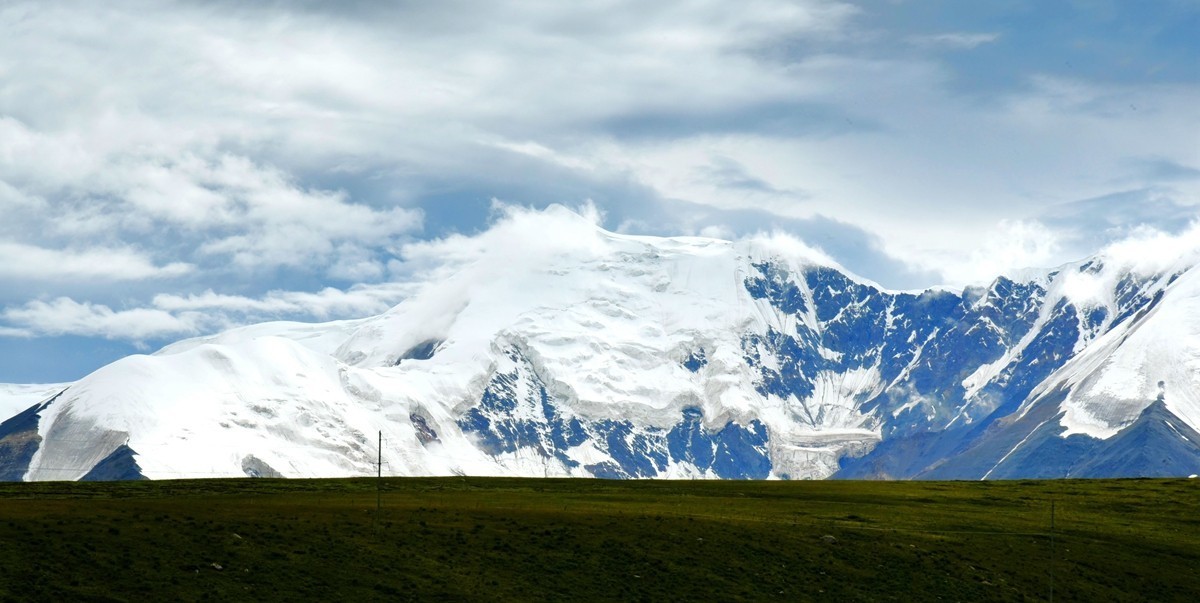 德马高速上有幸拍到了阿尼玛卿雪山【上】
