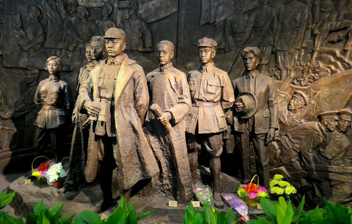 参观江夏革命烈士纪念馆【兼请假】