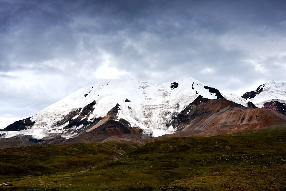 德马高速上有幸拍到了阿尼玛卿雪山【上】