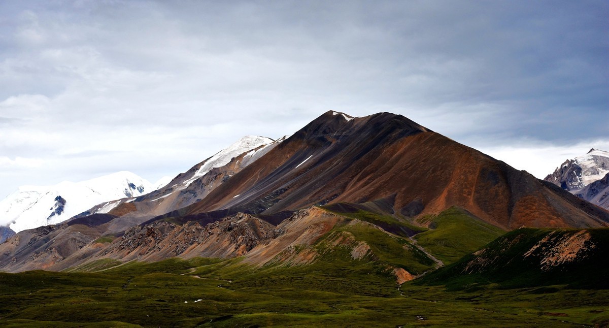 德马高速上有幸拍到了阿尼玛卿雪山【上】