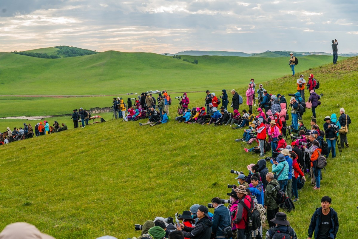 21.6 夏日的草原（二十三）------拍摄马群的人们