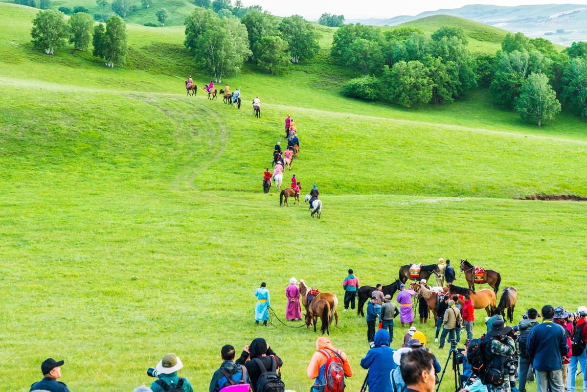 21.6 夏日的草原（二十三）------拍摄马群的人们