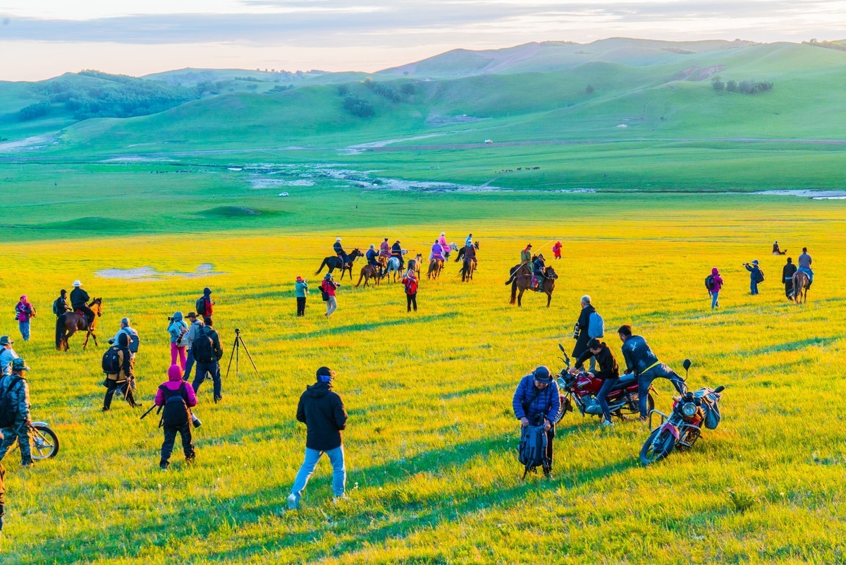 21.6 夏日的草原（二十三）------拍摄马群的人们