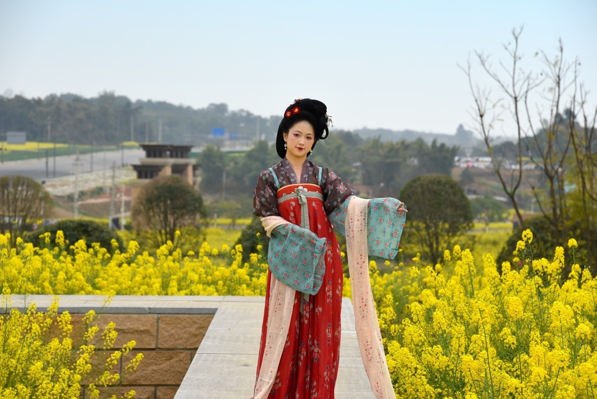 油菜花海——双流广都博物馆瞿上田园拍摄