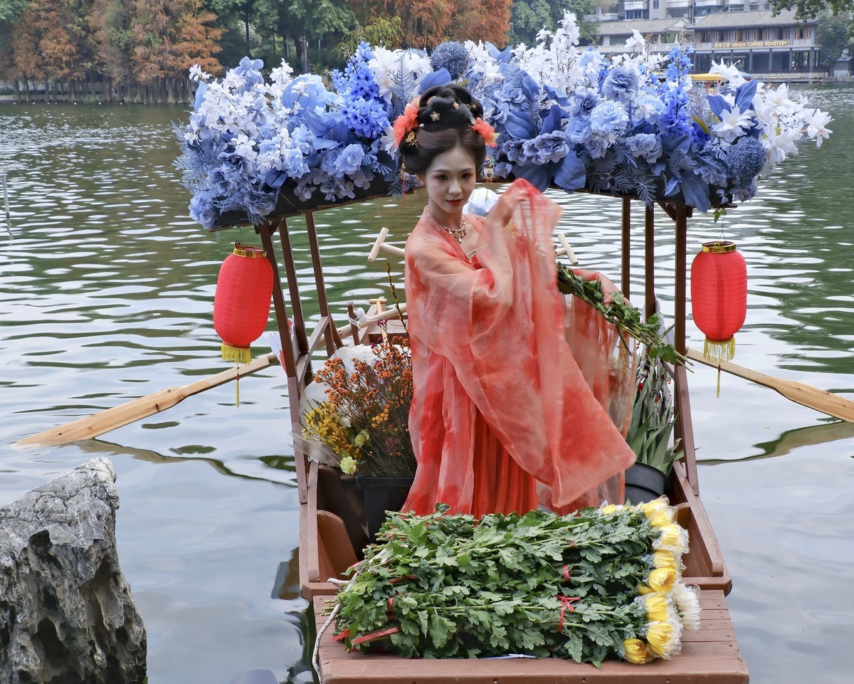 迎春水上花市（三）