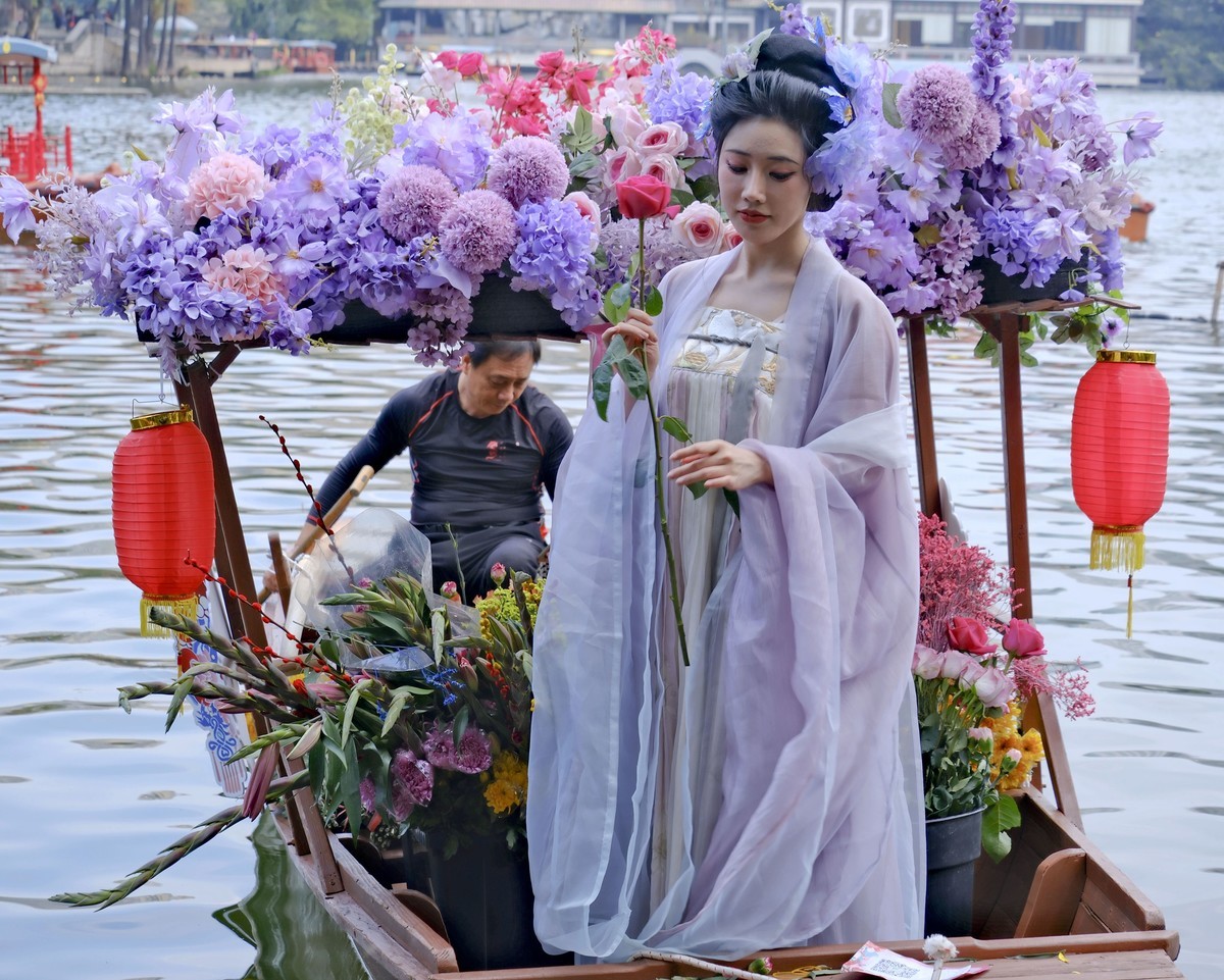 迎春水上花市（三）