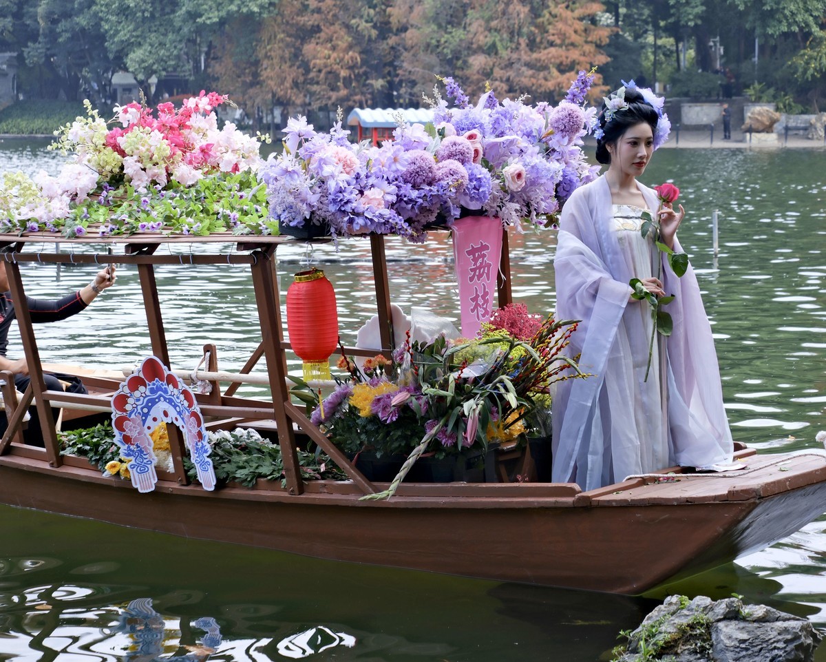 迎春水上花市（三）