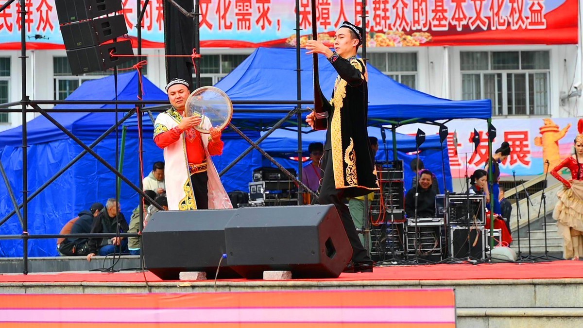 中央民族歌舞团慰问演出