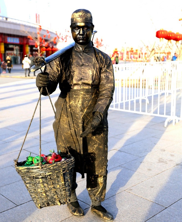 《不老松：纪实摄影》行走的铜人！