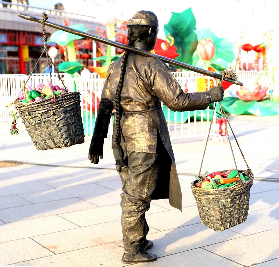 《不老松：纪实摄影》行走的铜人！