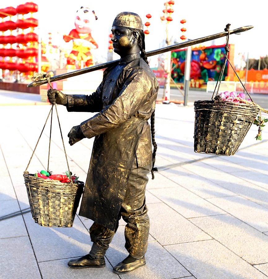 《不老松：纪实摄影》行走的铜人！